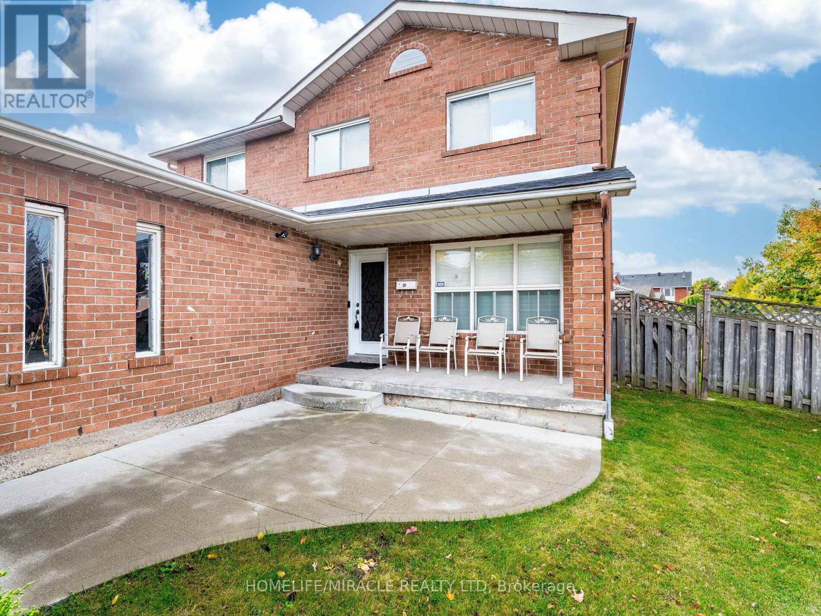 9 Ballycastle Crescent, Brampton, Ontario  L6Z 2V6 - Photo 4 - W12477320