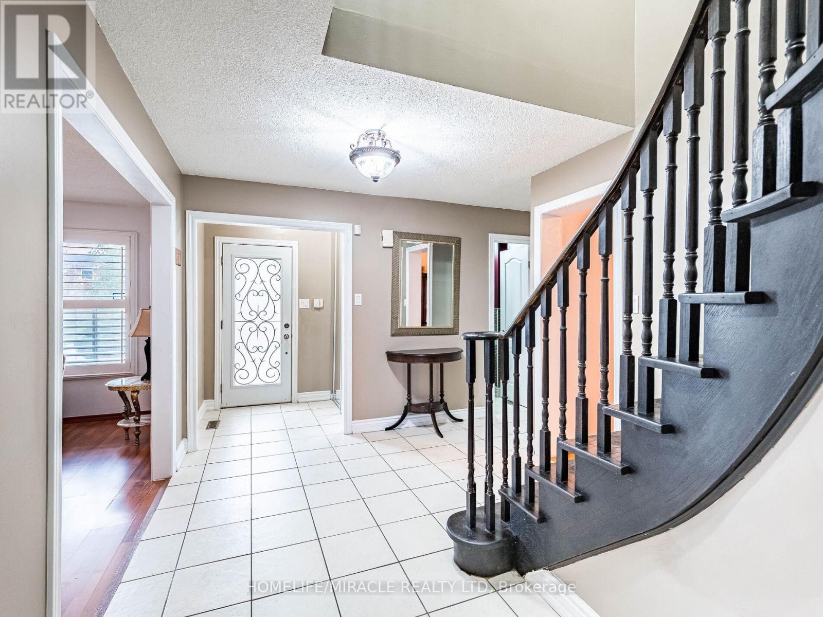 9 Ballycastle Crescent, Brampton, Ontario  L6Z 2V6 - Photo 8 - W12477320