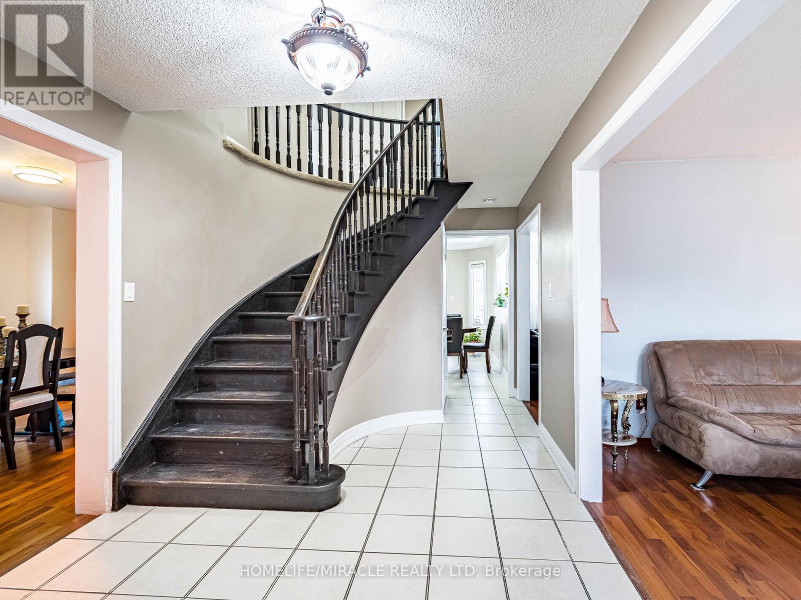 9 Ballycastle Crescent, Brampton, Ontario  L6Z 2V6 - Photo 9 - W12477320