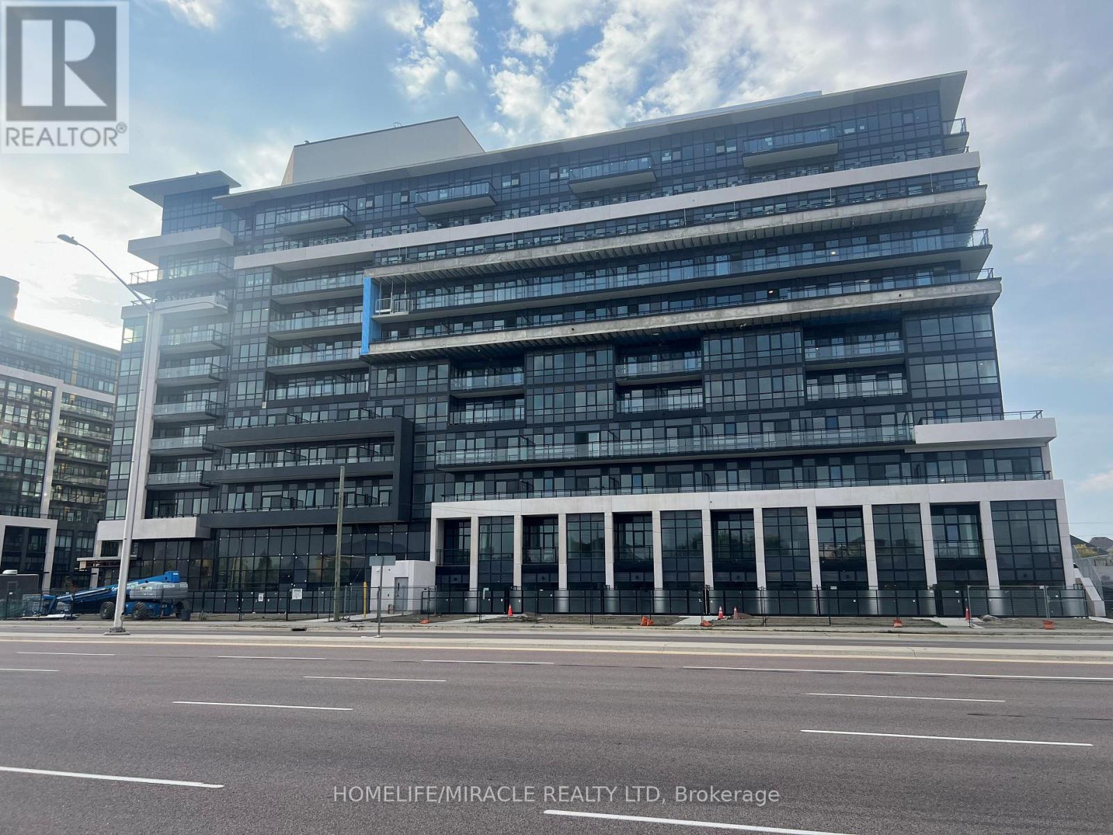 203 - 395 DUNDAS STREET, Oakville, Ontario