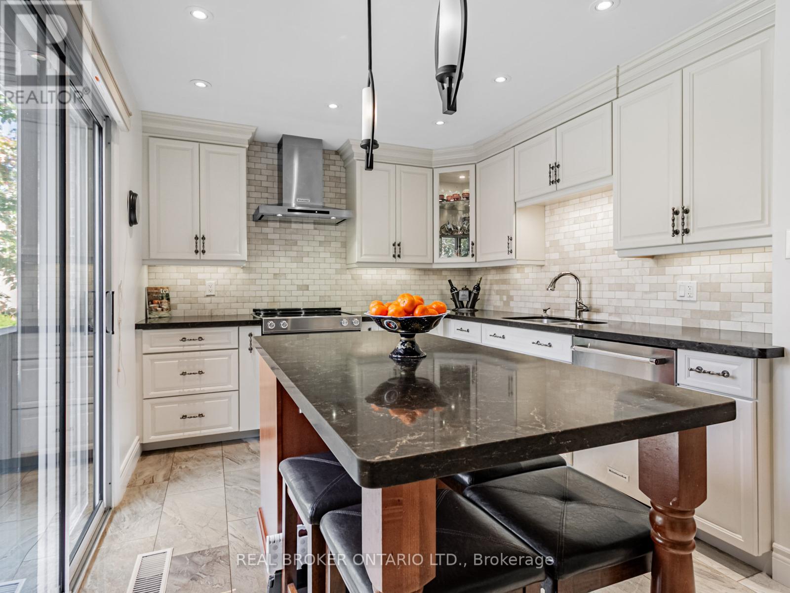 27 - 1060 Walden Circle, Mississauga, Ontario  L5J 4J9 - Photo 12 - W12477336