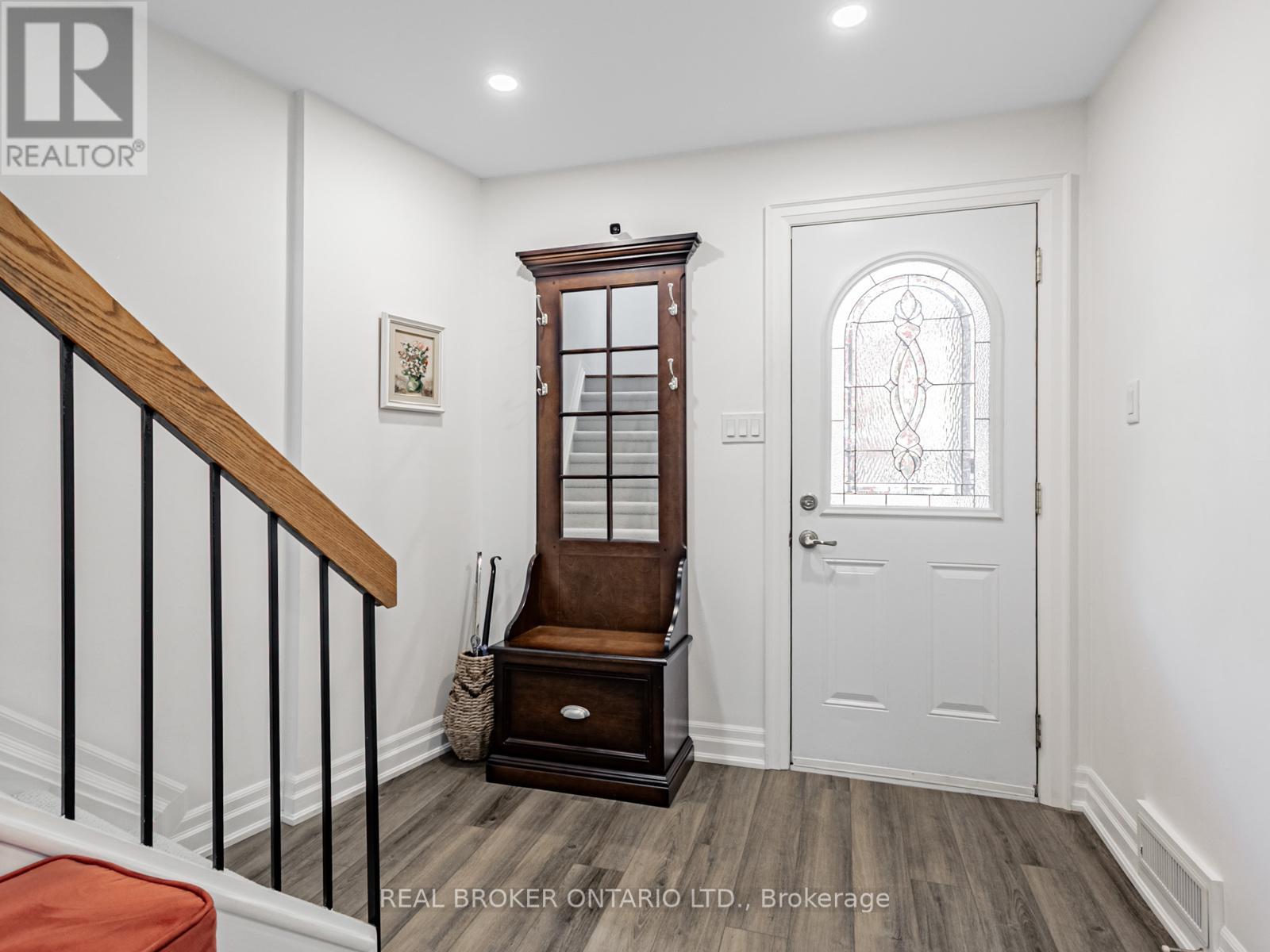 27 - 1060 Walden Circle, Mississauga, Ontario  L5J 4J9 - Photo 3 - W12477336