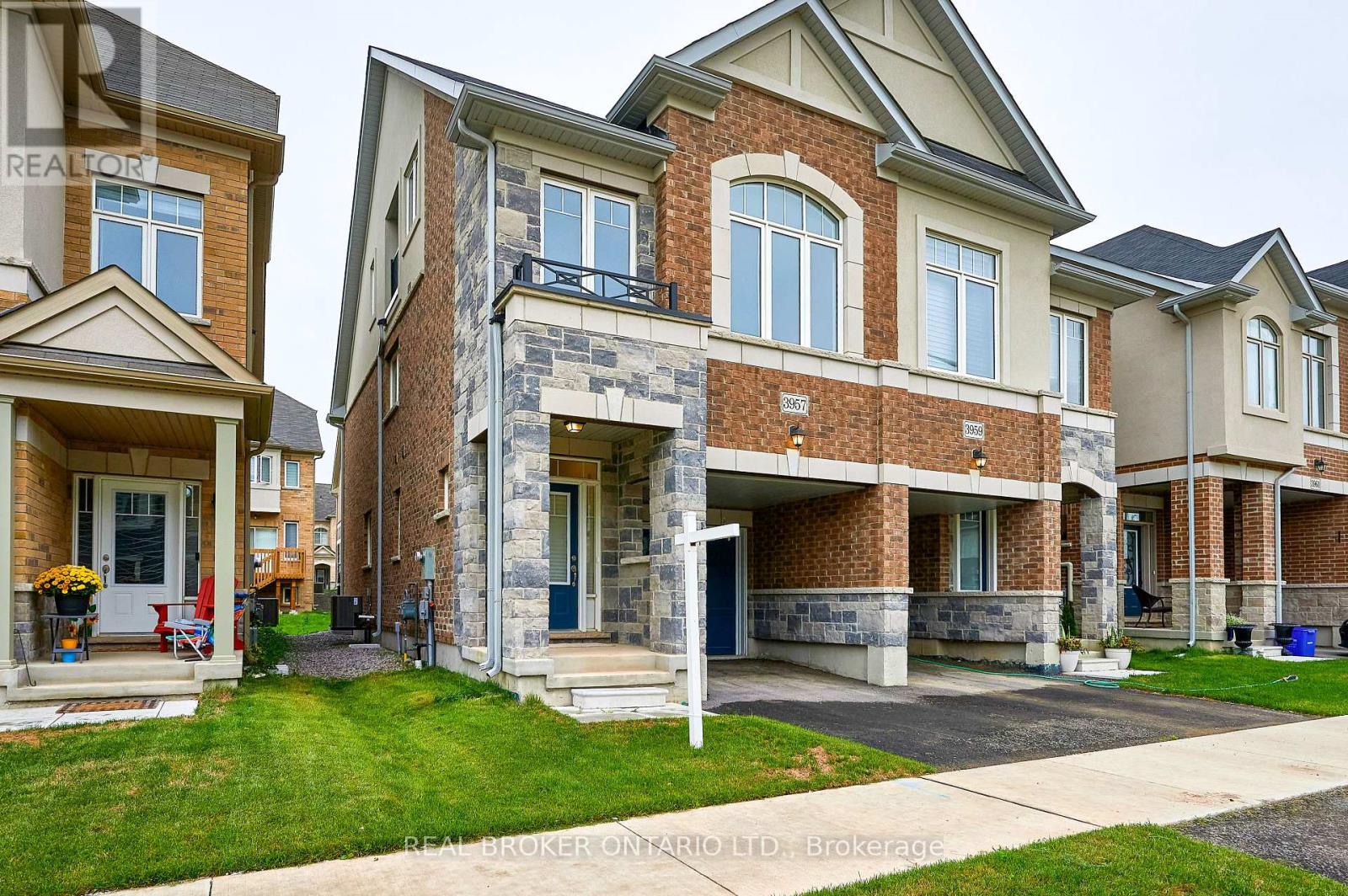 3957 Koenig Road, Burlington, Ontario  L7M 0Z7 - Photo 1 - W12477344