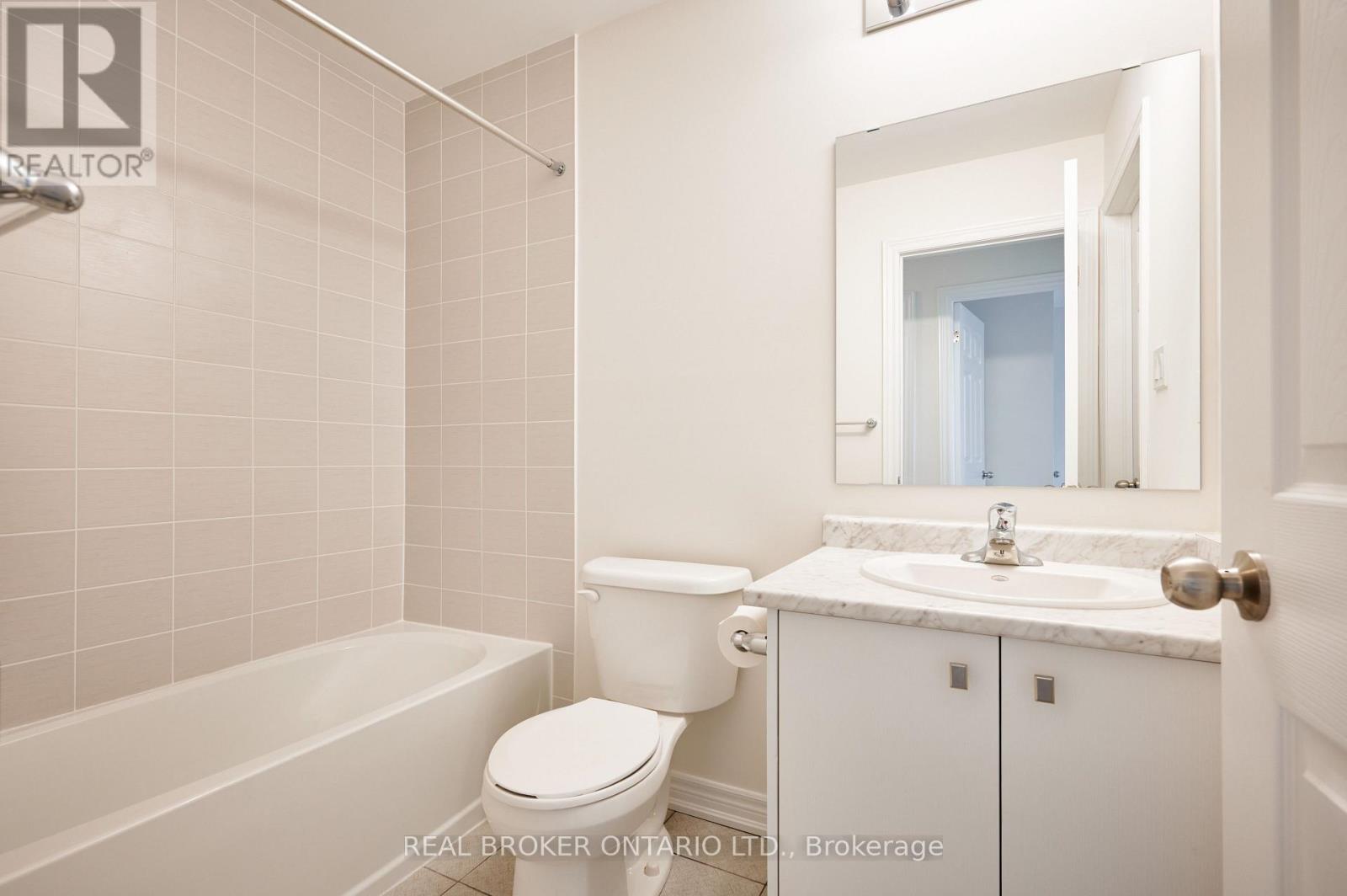 3957 Koenig Road, Burlington, Ontario  L7M 0Z7 - Photo 11 - W12477344