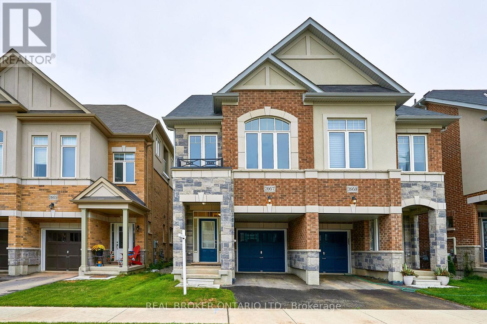 3957 Koenig Road, Burlington, Ontario  L7M 0Z7 - Photo 2 - W12477344