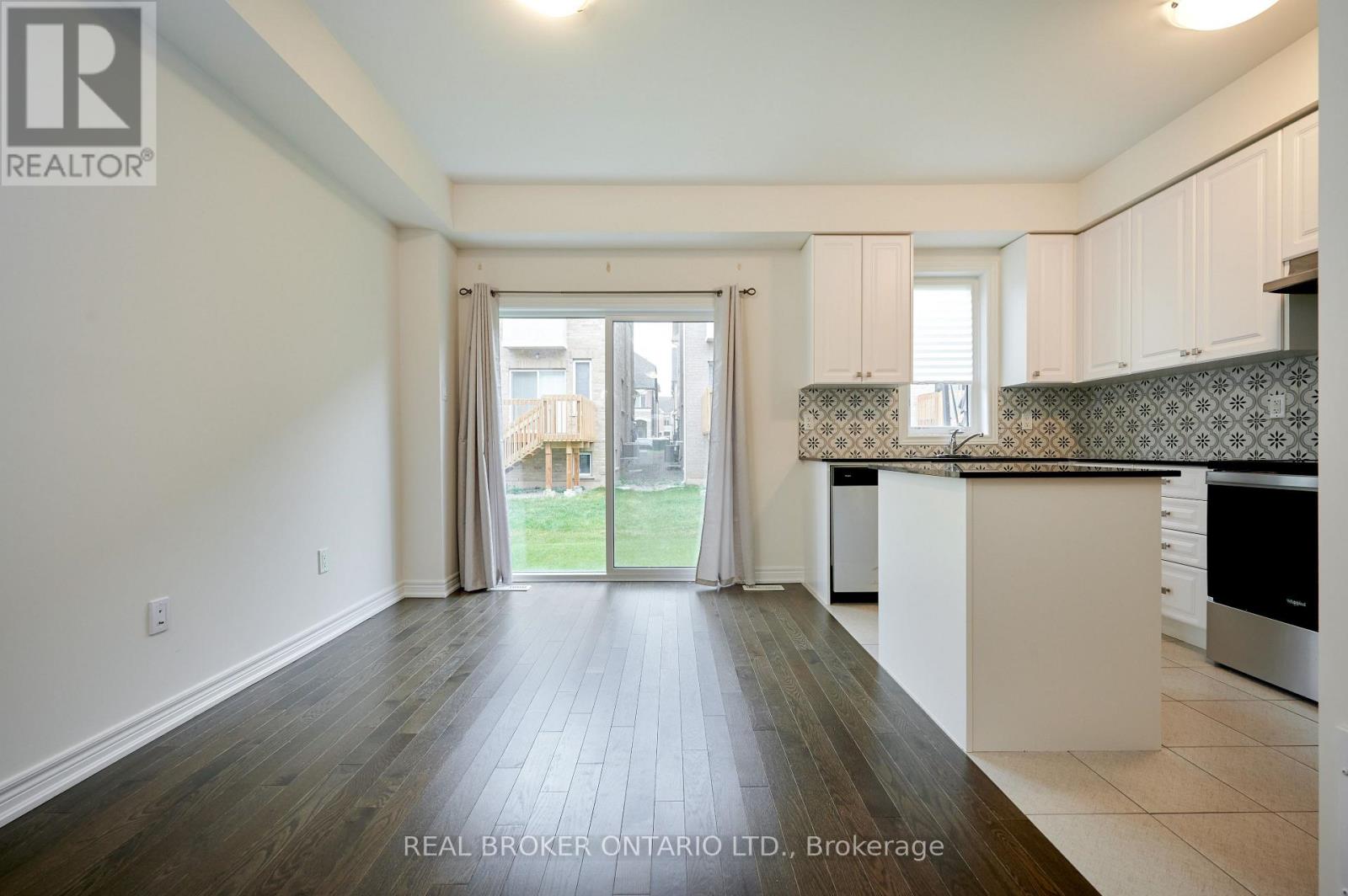 3957 Koenig Road, Burlington, Ontario  L7M 0Z7 - Photo 8 - W12477344