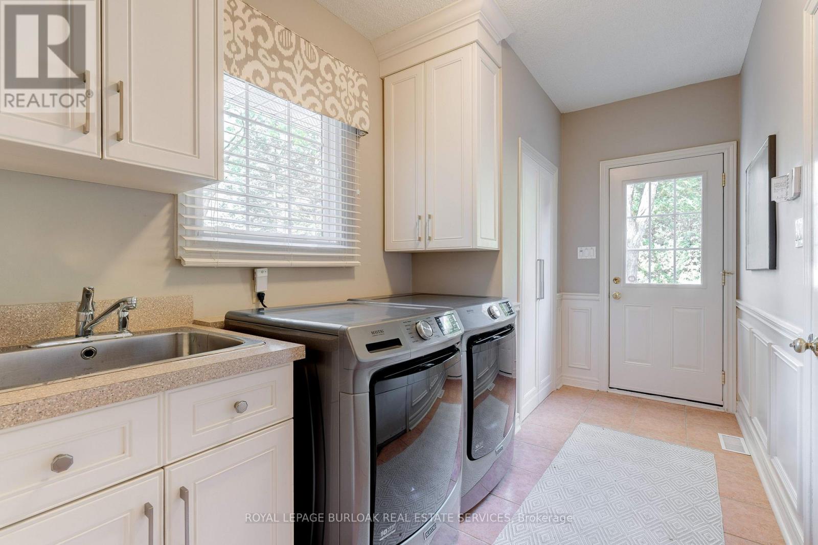 166 Maple Grove Drive, Oakville, Ontario  L6J 4V1 - Photo 21 - W12477350