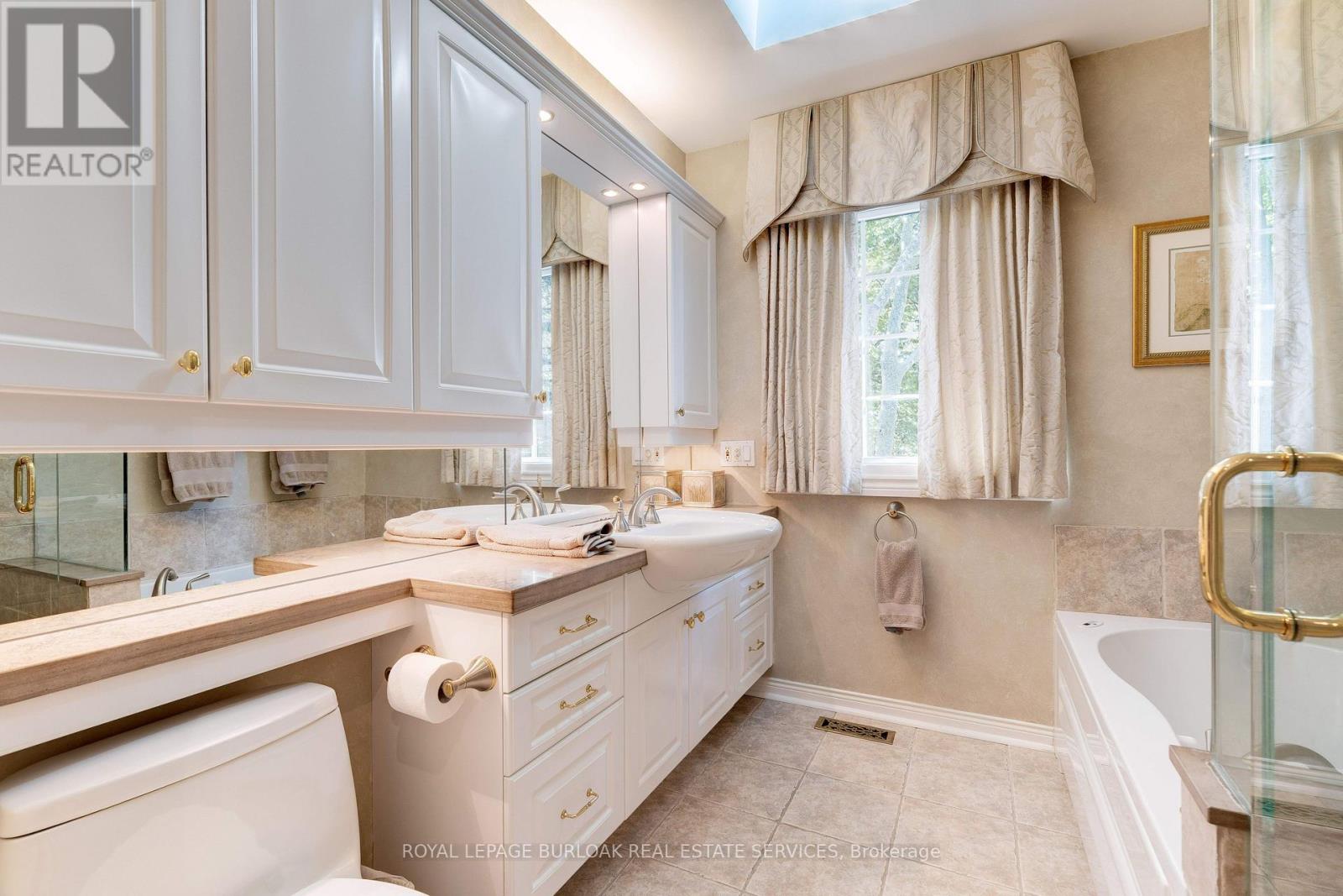 166 Maple Grove Drive, Oakville, Ontario  L6J 4V1 - Photo 25 - W12477350