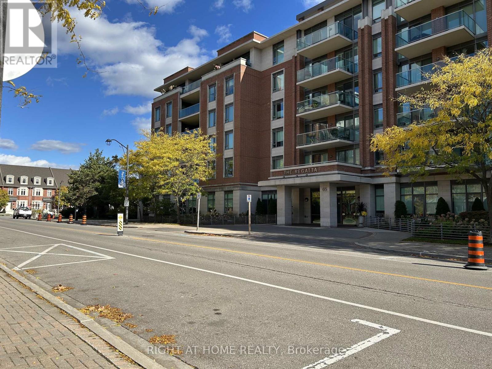 213 - 65 Port Street E, Mississauga, Ontario  L5G 4V3 - Photo 15 - W12477353