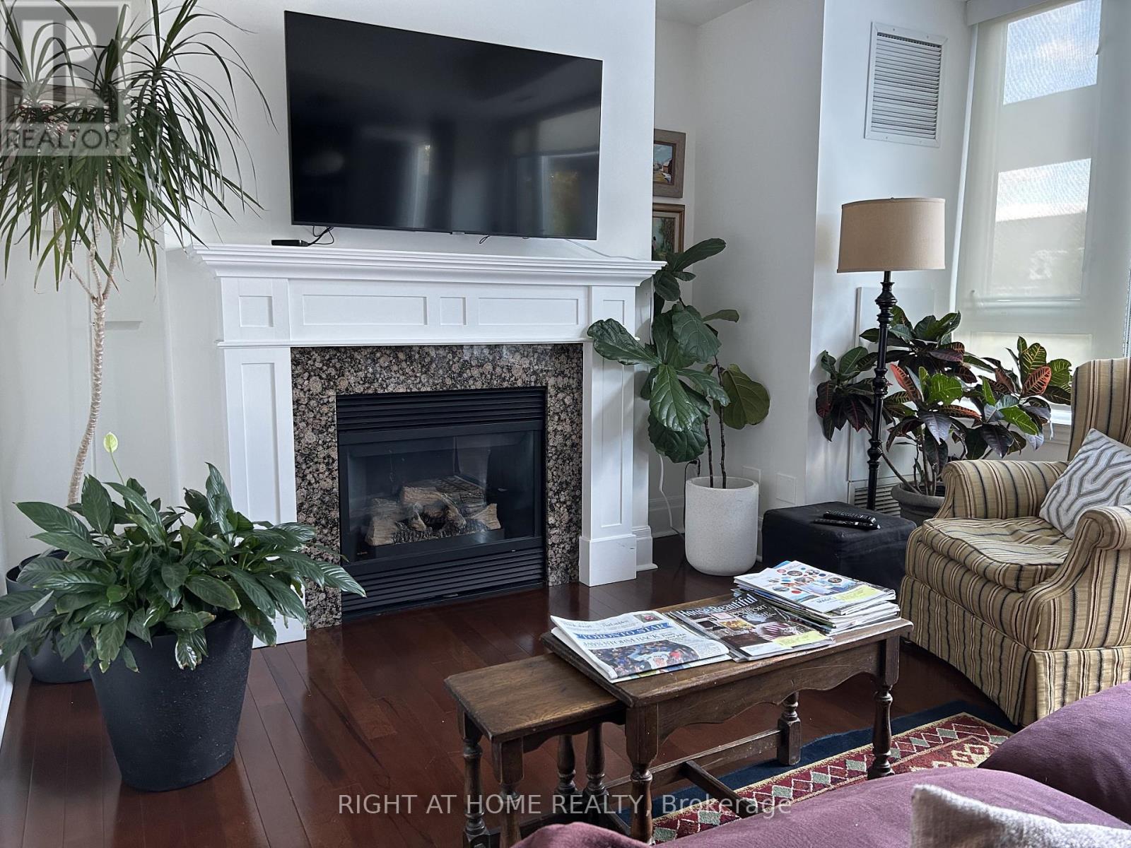 213 - 65 Port Street E, Mississauga, Ontario  L5G 4V3 - Photo 8 - W12477353