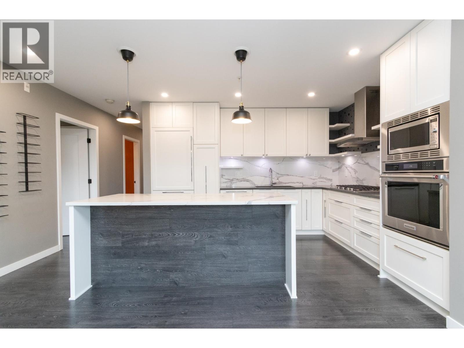 403 3911 Cates Landing, North Vancouver, British Columbia  V7G 0A6 - Photo 2 - R3061287