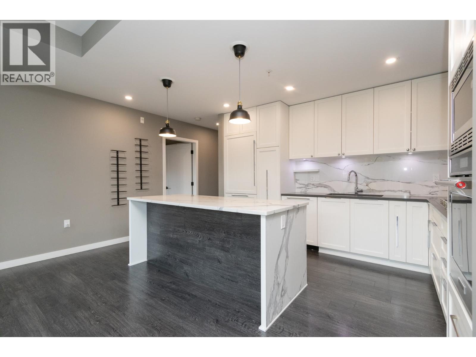 403 3911 Cates Landing, North Vancouver, British Columbia  V7G 0A6 - Photo 3 - R3061287