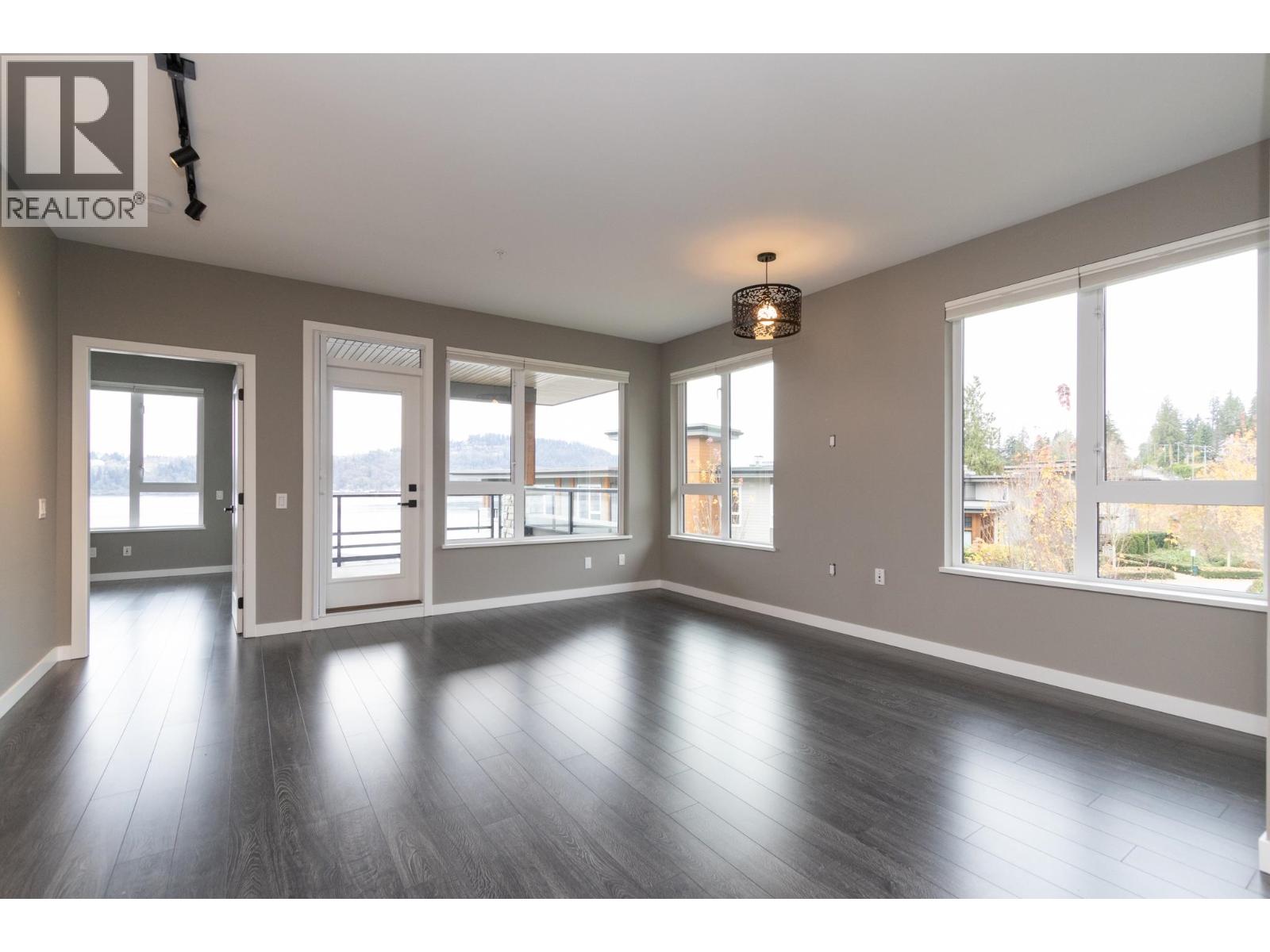 403 3911 Cates Landing, North Vancouver, British Columbia  V7G 0A6 - Photo 4 - R3061287