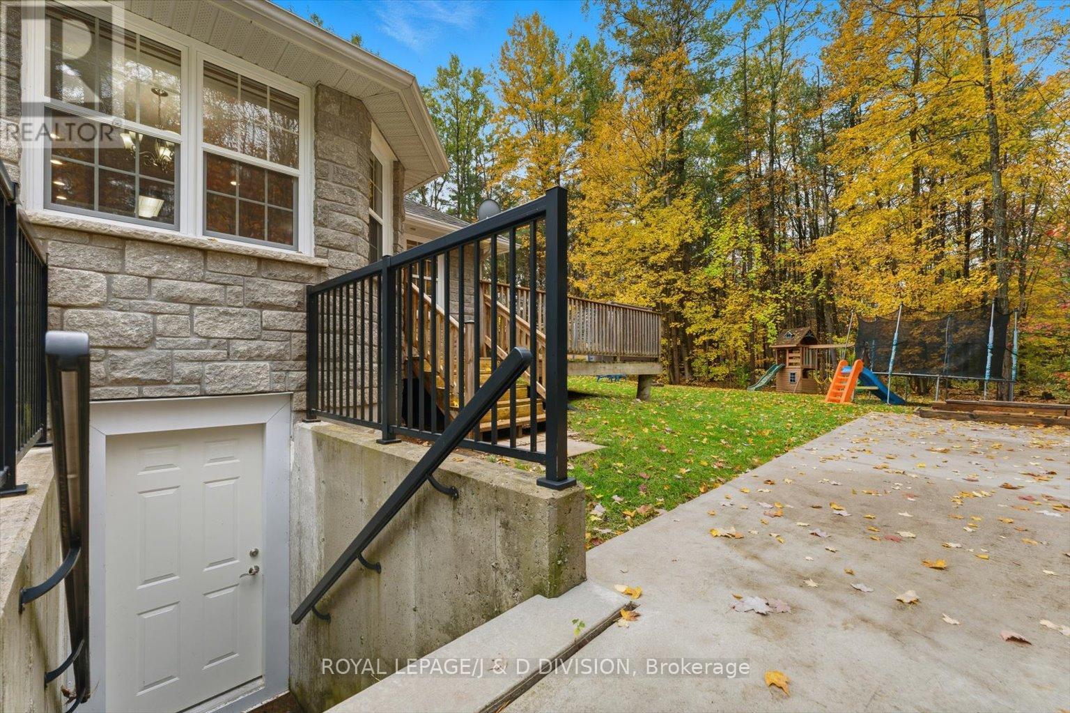 2925 Pinecone Trail, Severn, Ontario  L0K 2B0 - Photo 45 - S12476986