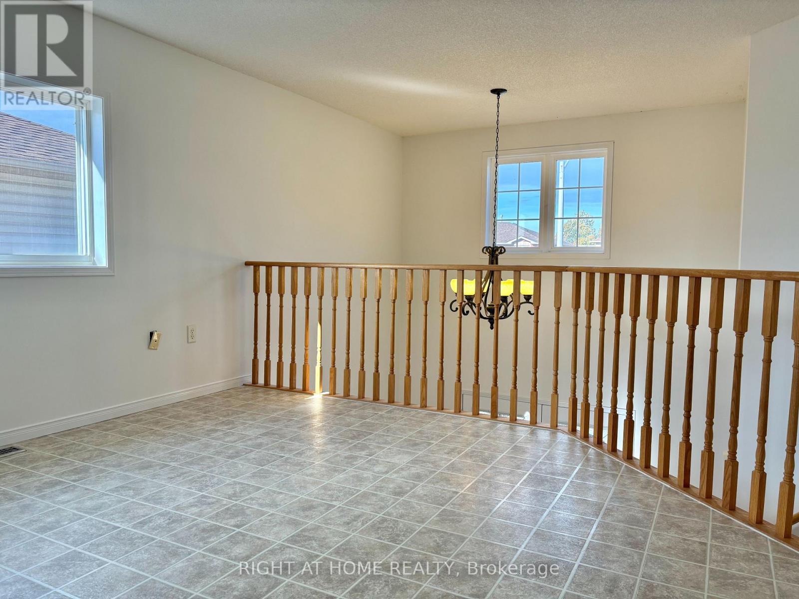 33 Raymond Crescent, Barrie, Ontario  L4N 0X6 - Photo 13 - S12470089