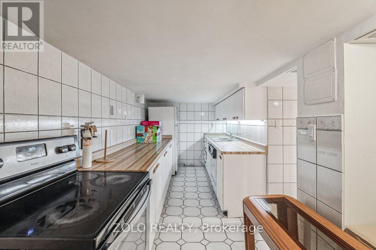 95 Pemberton Road, Richmond Hill (North Richvale), Ontario  L4C 3T6 - Photo 27 - N12461880