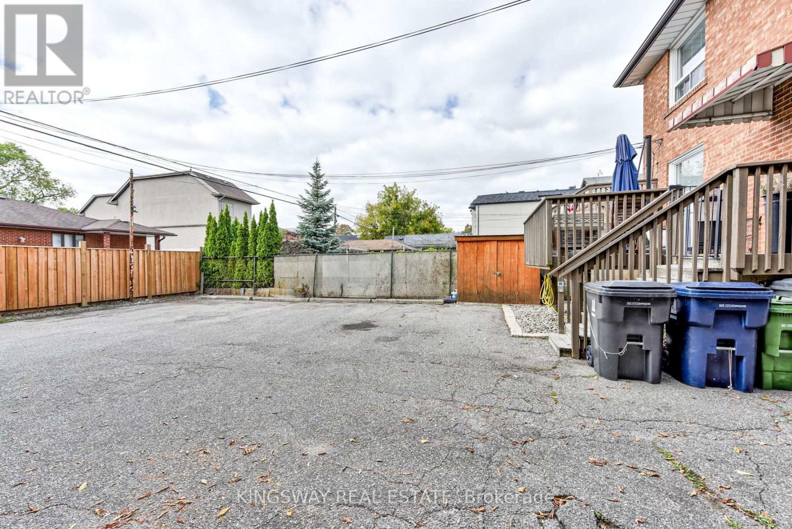29 Evans Avenue, Toronto (Mimico), Ontario  M8Z 1H4 - Photo 9 - W12458747