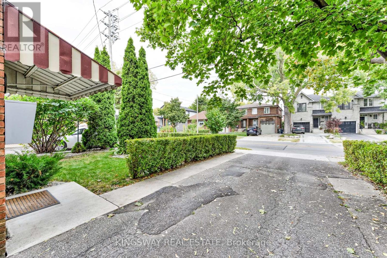 29 Evans Avenue, Toronto (Mimico), Ontario  M8Z 1H4 - Photo 5 - W12458747