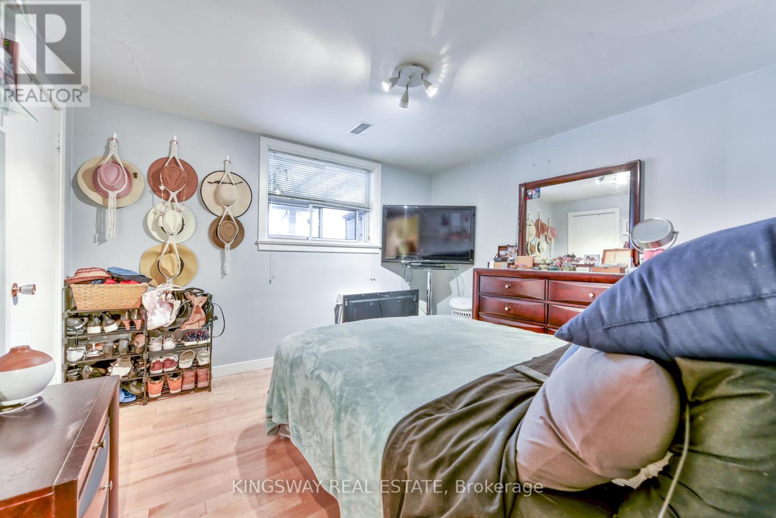 29 Evans Avenue, Toronto (Mimico), Ontario  M8Z 1H4 - Photo 18 - W12458747