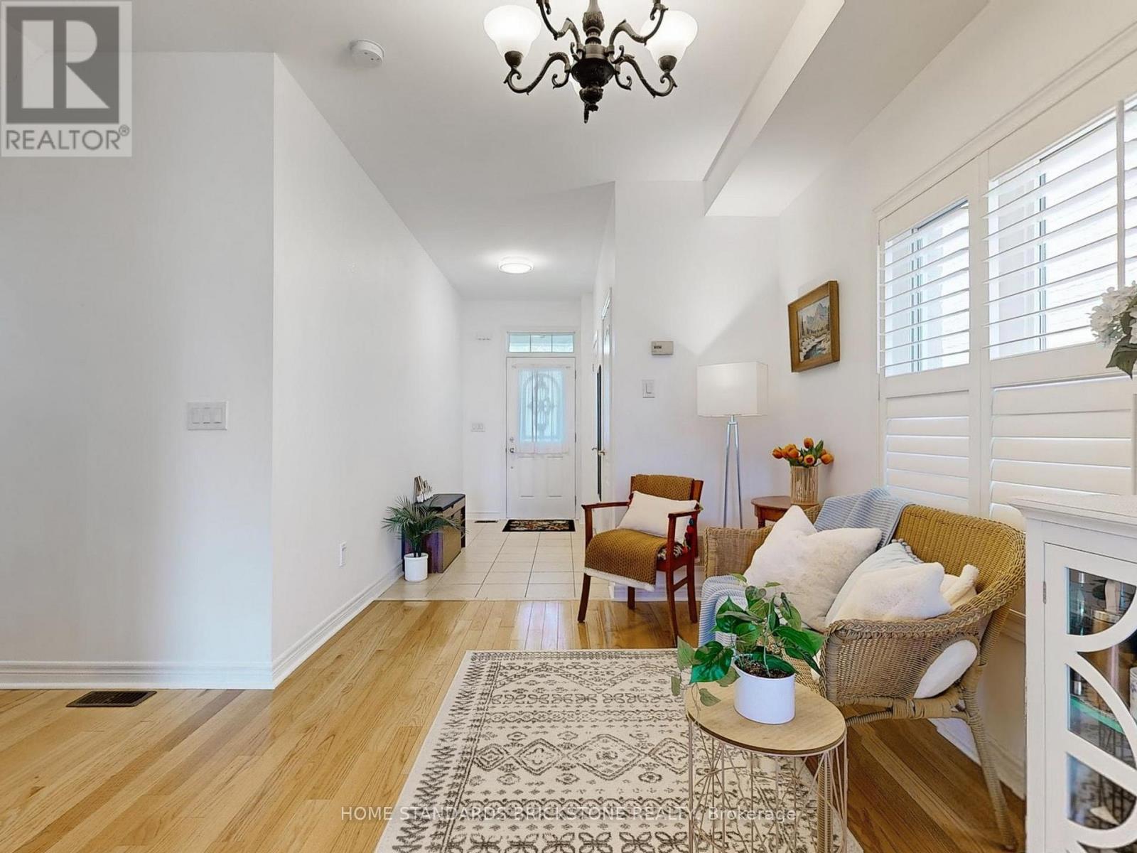 50 Versailles Crescent, Brampton, Ontario  L6P 3J9 - Photo 6 - W12473576