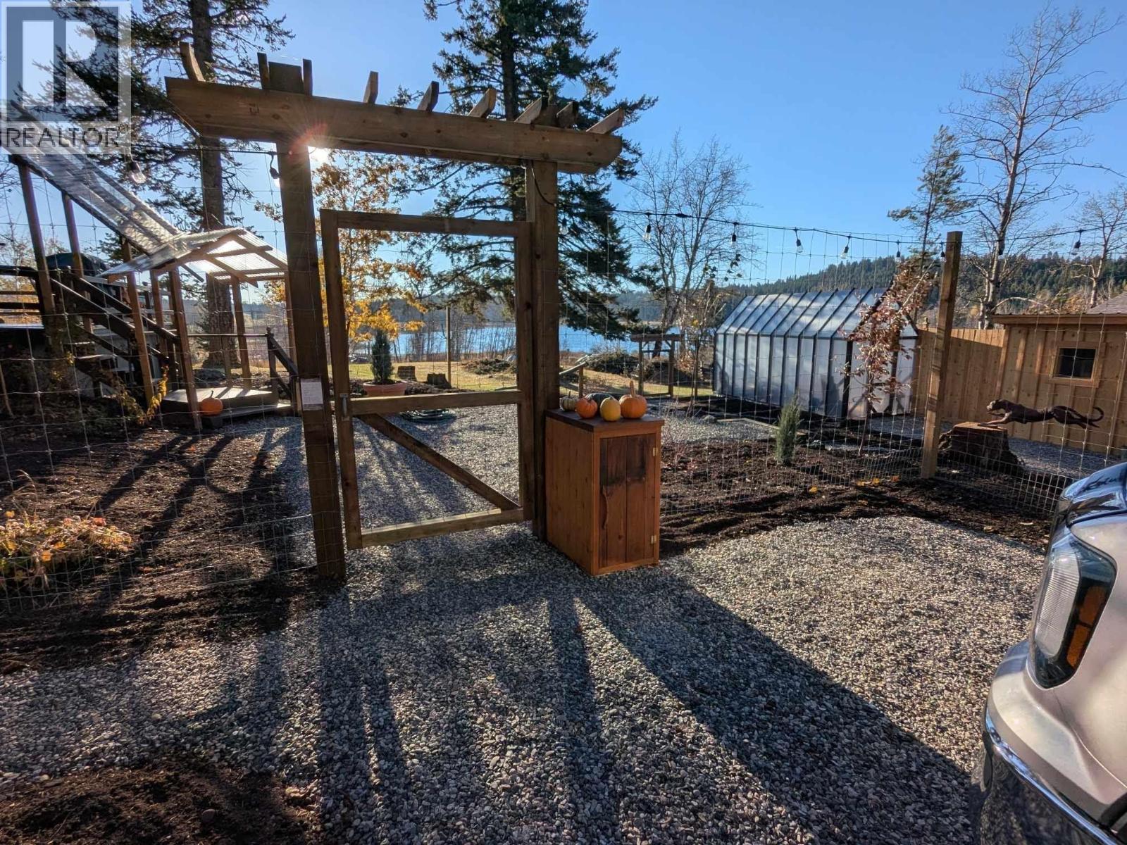 5359 Annaham Crescent, 108 Mile Ranch, British Columbia  V0K 2Z0 - Photo 5 - R3060516