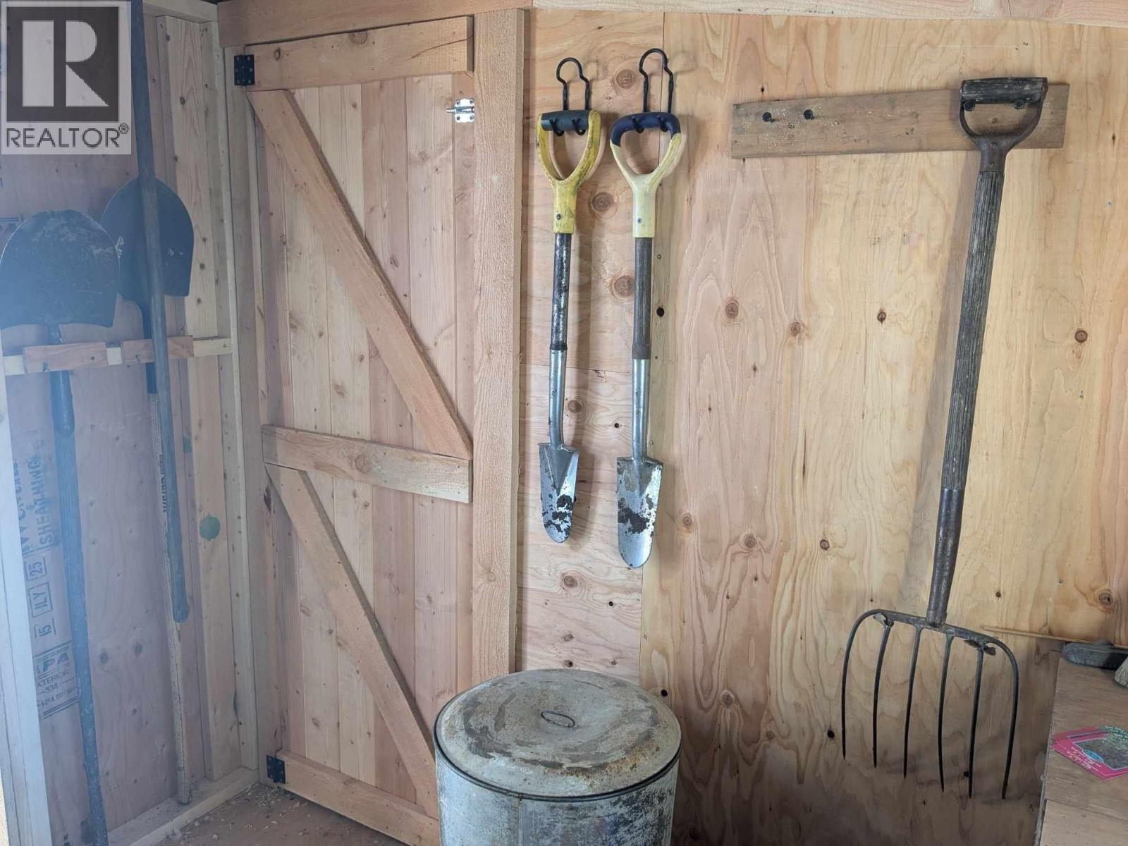 5359 Annaham Crescent, 108 Mile Ranch, British Columbia  V0K 2Z0 - Photo 9 - R3060516