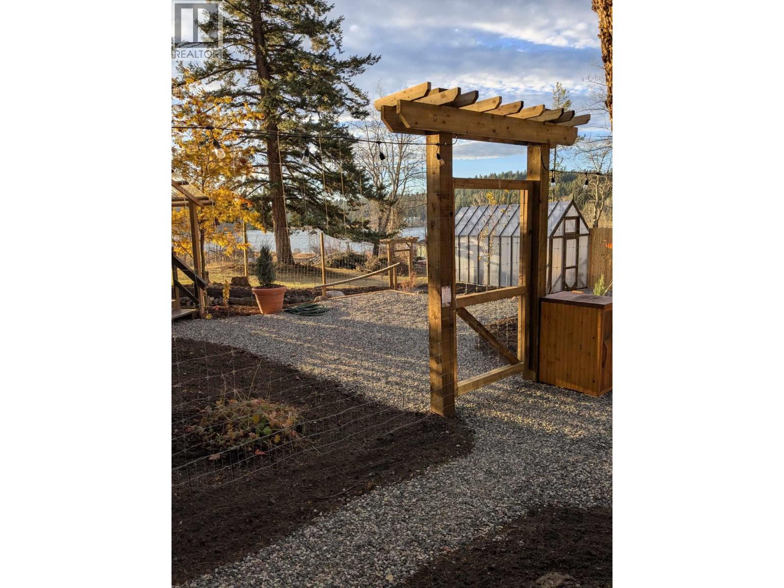 5359 Annaham Crescent, 108 Mile Ranch, British Columbia  V0K 2Z0 - Photo 6 - R3060516