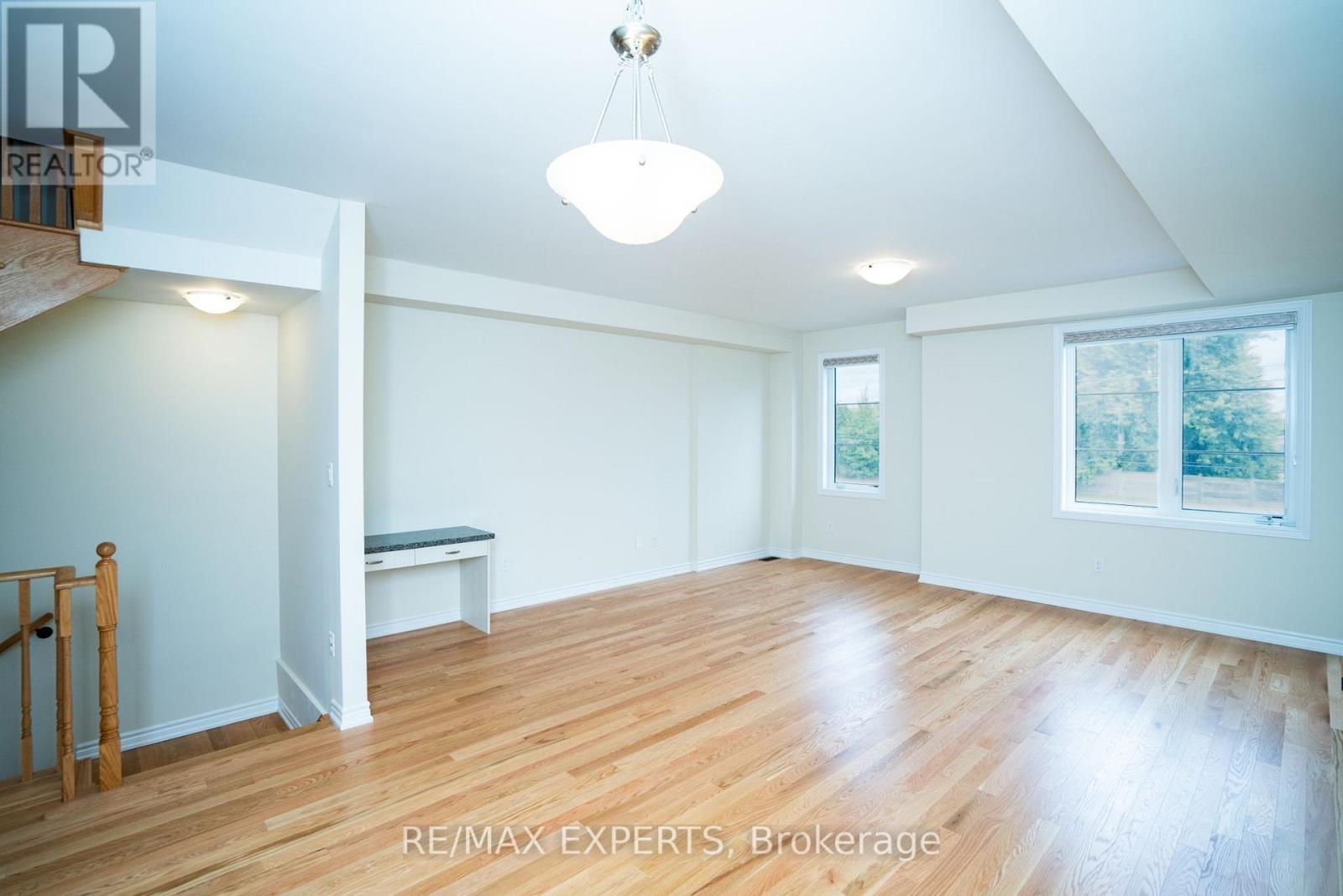 1455 National Common Crescent, Burlington, Ontario  L7P 0V7 - Photo 4 - W12477283