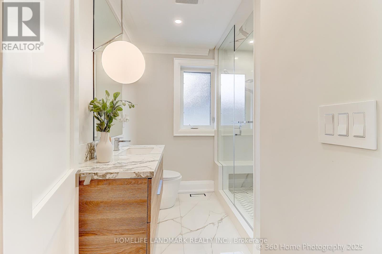 24 Evanston Drive, Toronto, Ontario  M3H 5P1 - Photo 8 - C12477370
