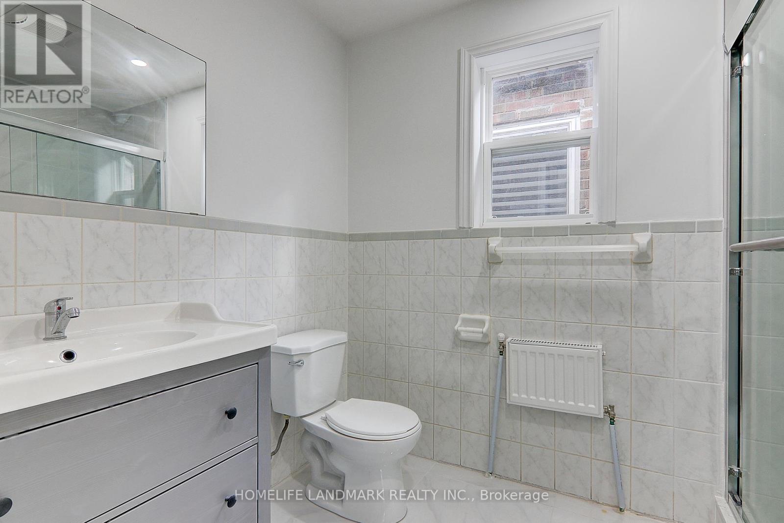 2(Upper - 8 Hanson Road, Toronto, Ontario  M6E 1T3 - Photo 12 - C12477462