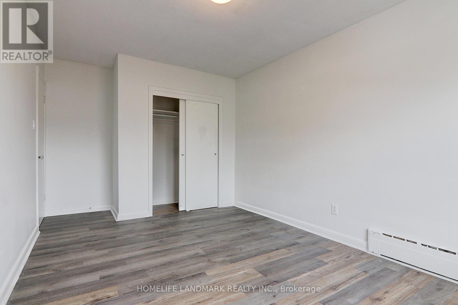 2(Upper - 8 Hanson Road, Toronto, Ontario  M6E 1T3 - Photo 15 - C12477462