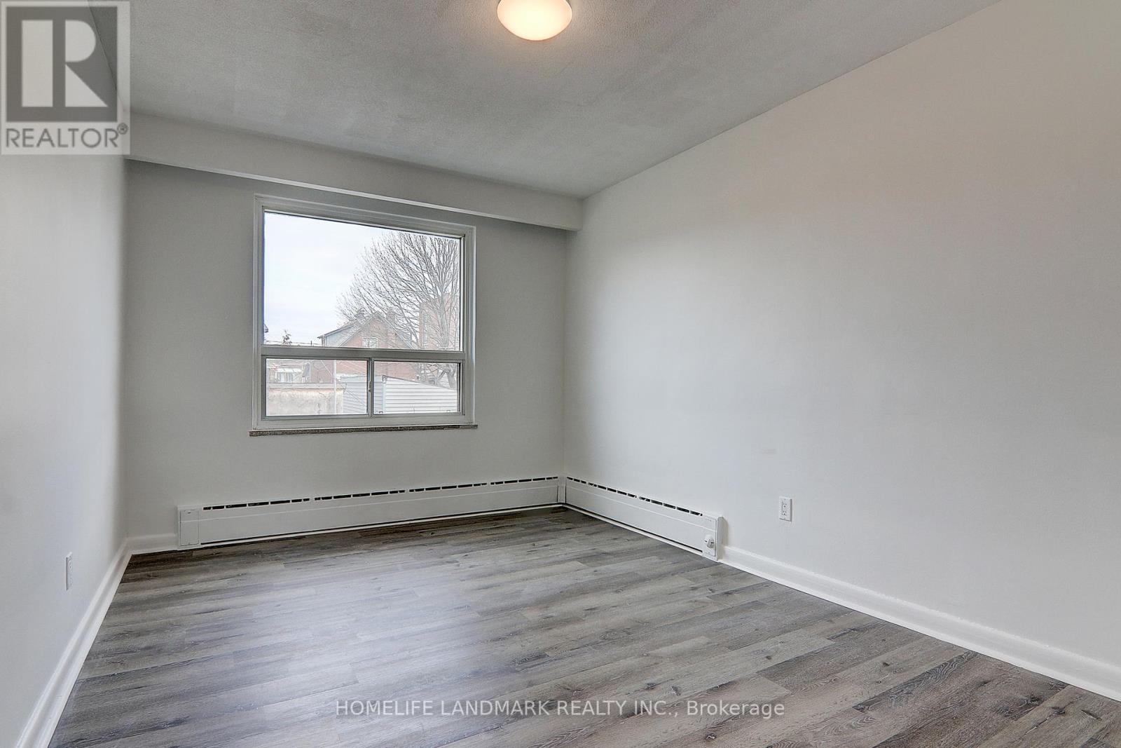 2(Upper - 8 Hanson Road, Toronto, Ontario  M6E 1T3 - Photo 16 - C12477462