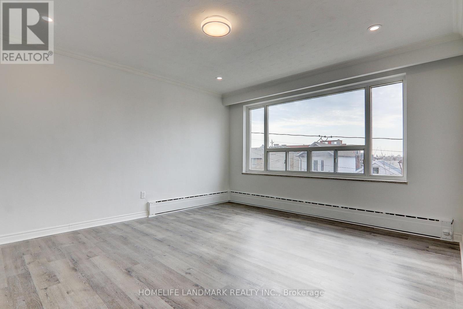 2(Upper - 8 Hanson Road, Toronto, Ontario  M6E 1T3 - Photo 18 - C12477462