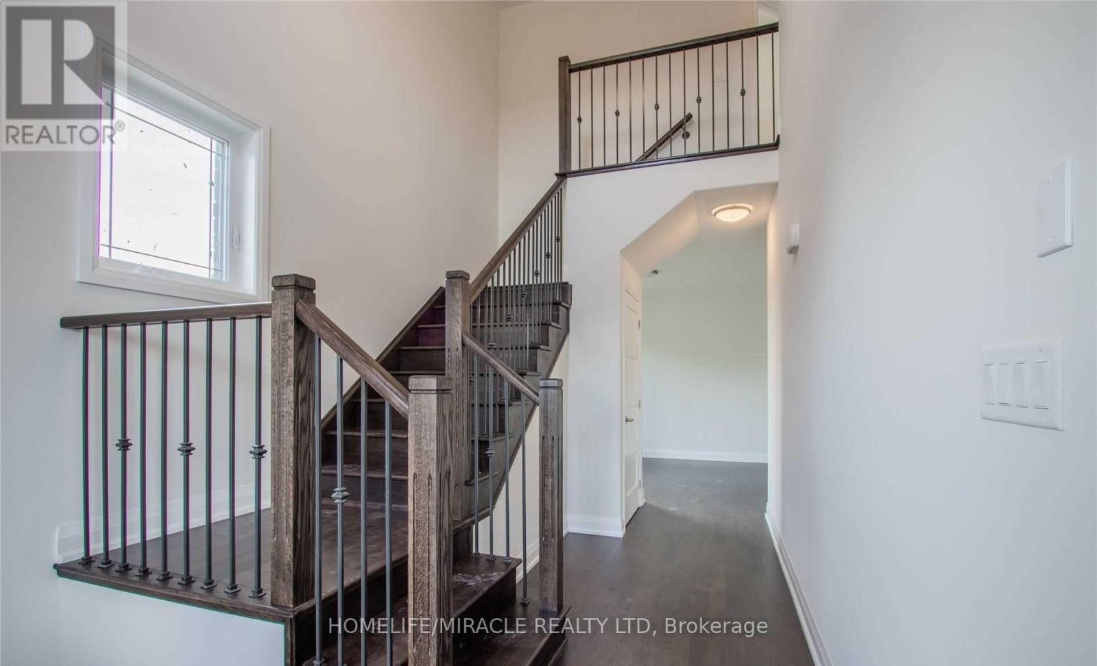 Upper - 530 Askew Court, Oshawa, Ontario  L1K 2Z4 - Photo 4 - E12477369