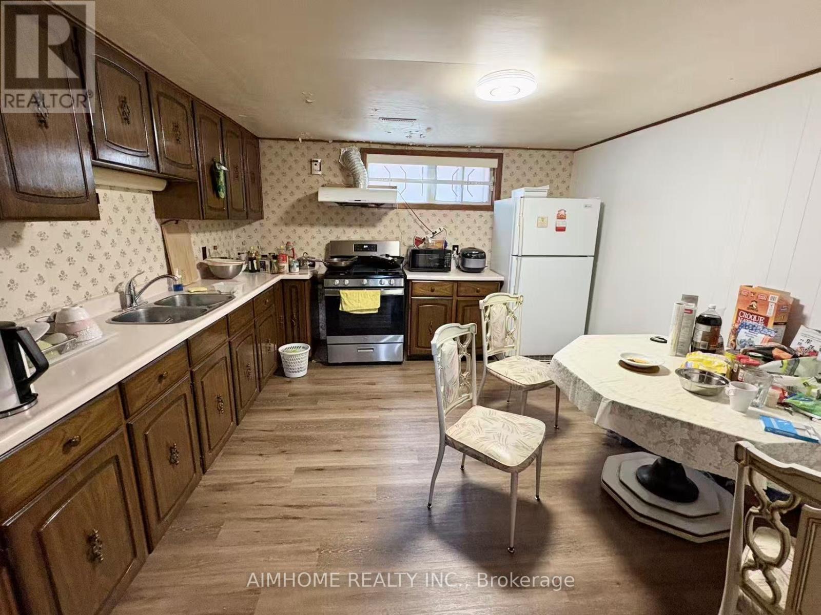 BASEMENT - 163 FAIRGLEN AVENUE, Toronto, Ontario