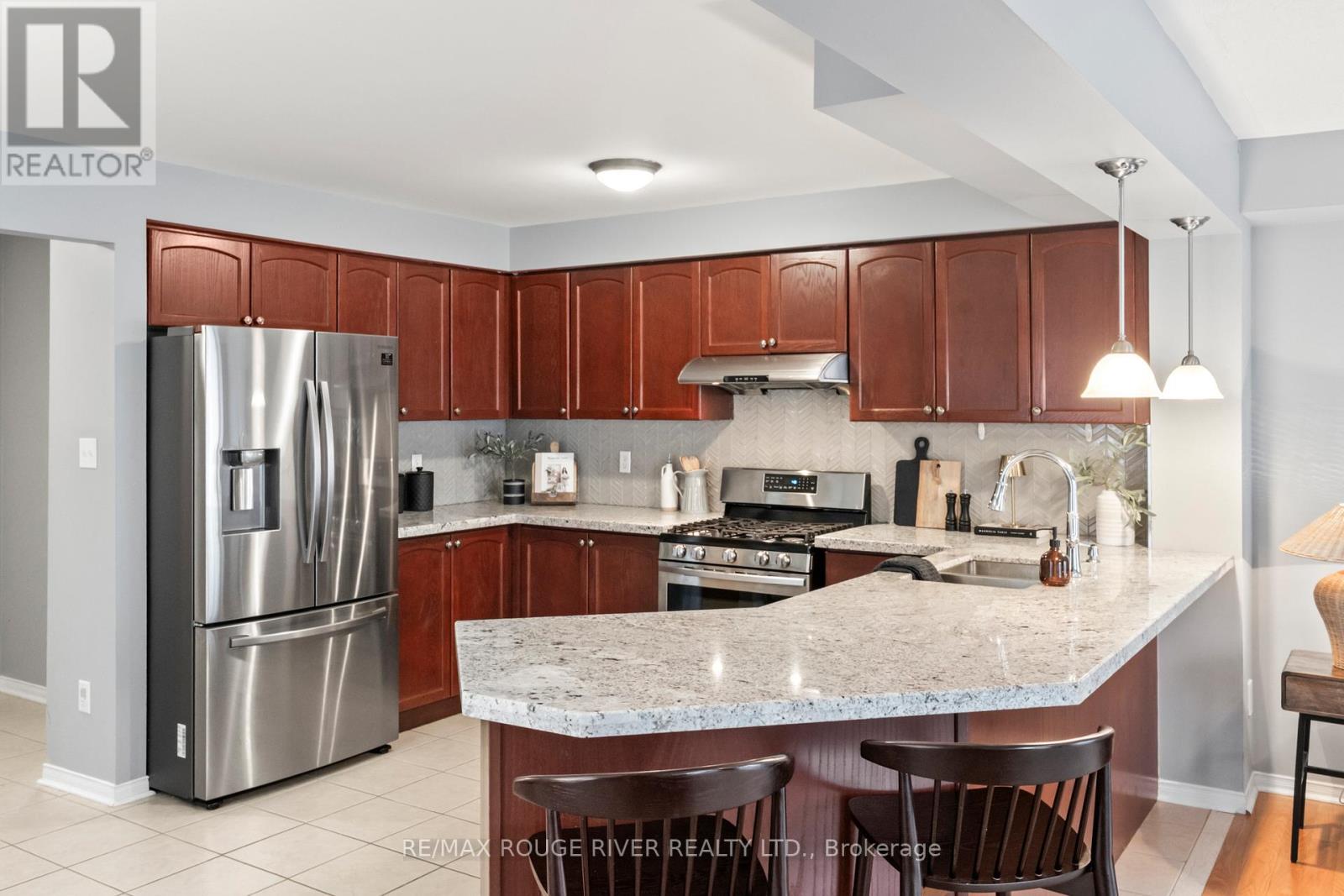 32 Beer Crescent, Ajax, Ontario  L1S 0A4 - Photo 5 - E12477510