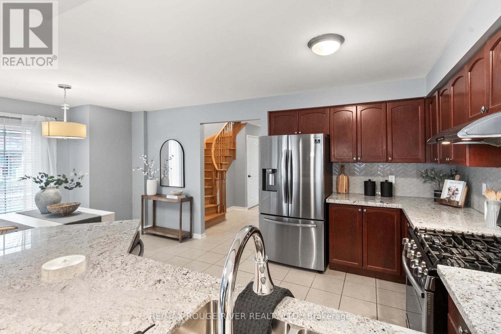 32 Beer Crescent, Ajax, Ontario  L1S 0A4 - Photo 7 - E12477510
