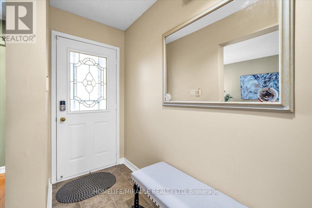 56 Fairmeadow Place, Whitby, Ontario  L1N 8W4 - Photo 4 - E12477517