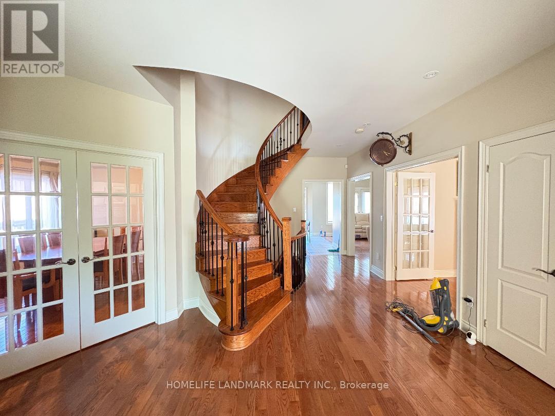 29 Hans Drive, Markham, Ontario  L6C 1S9 - Photo 10 - N12477454