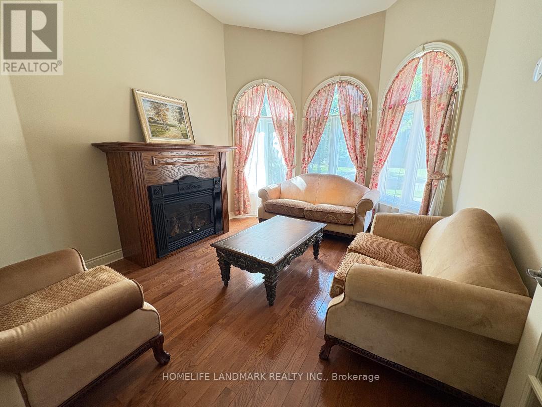 29 Hans Drive, Markham, Ontario  L6C 1S9 - Photo 5 - N12477454