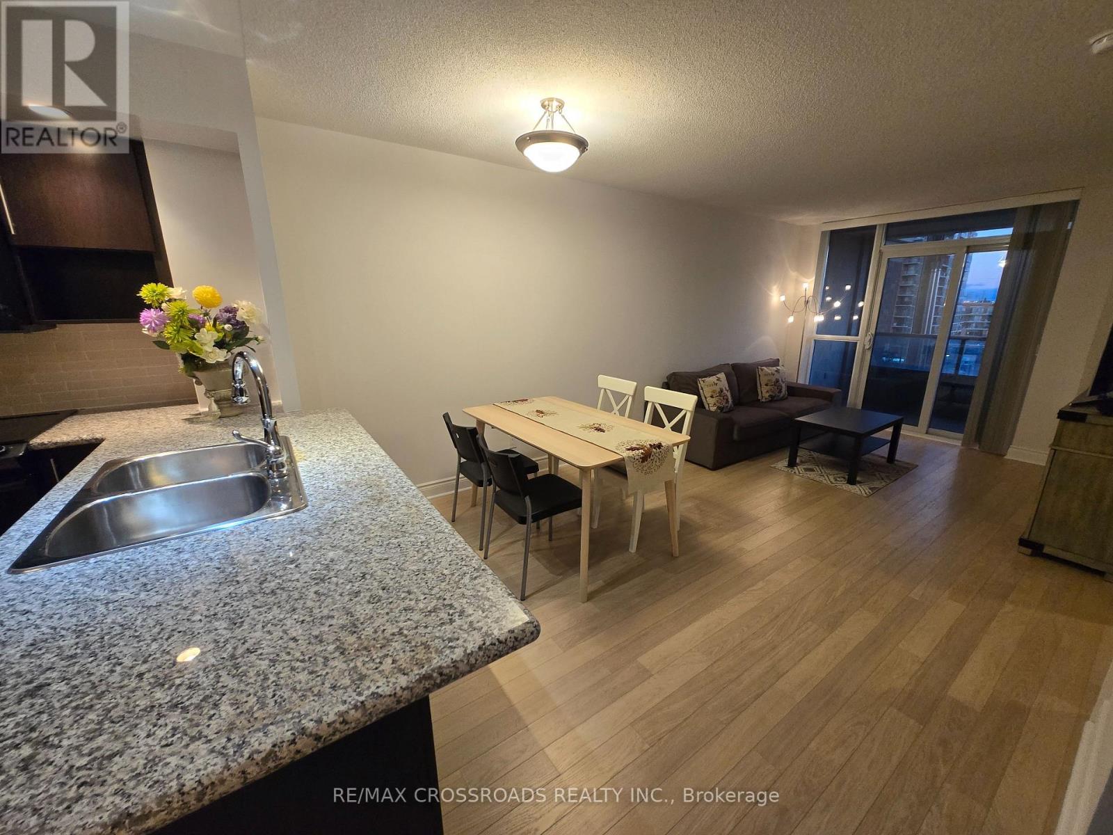 659 - 23 Cox Boulevard, Markham, Ontario  L3R 7Z9 - Photo 2 - N12477460