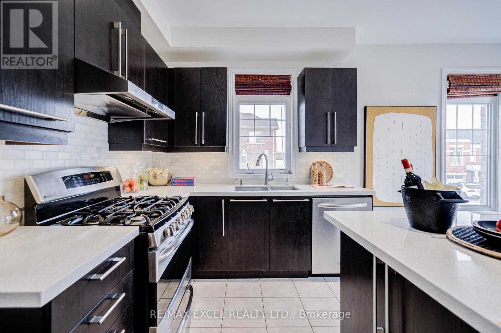 301 Delray Drive, Markham, Ontario  L6E 0P8 - Photo 14 - N12477492