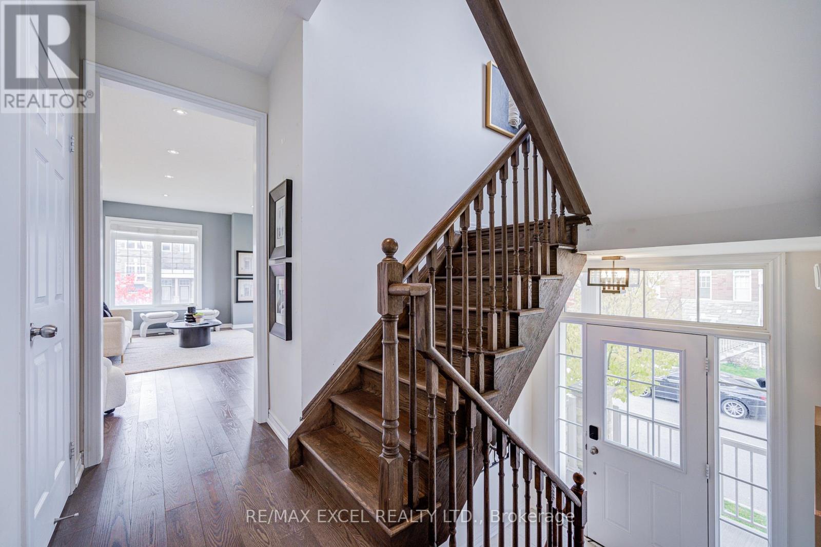 301 Delray Drive, Markham, Ontario  L6E 0P8 - Photo 3 - N12477492