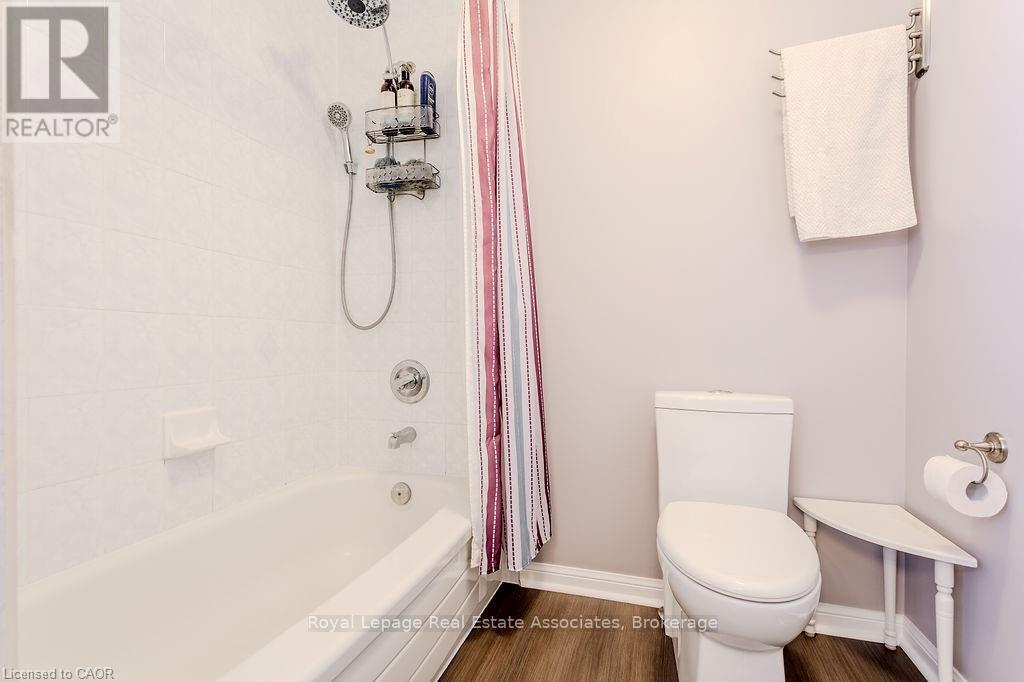 2221 Bluegrass Lane, Burlington, Ontario  L7L 6L5 - Photo 11 - W12477399