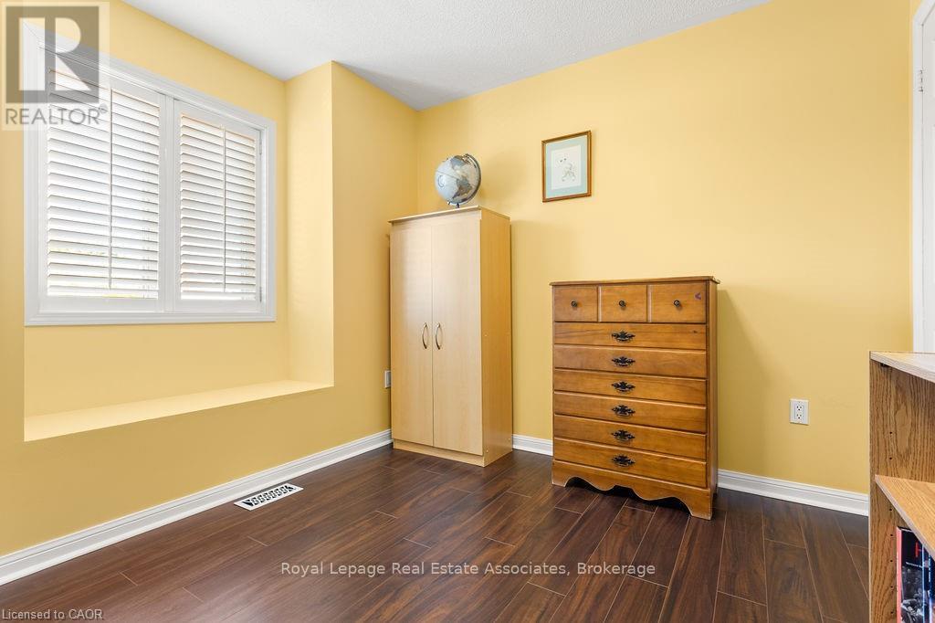 2221 Bluegrass Lane, Burlington, Ontario  L7L 6L5 - Photo 12 - W12477399