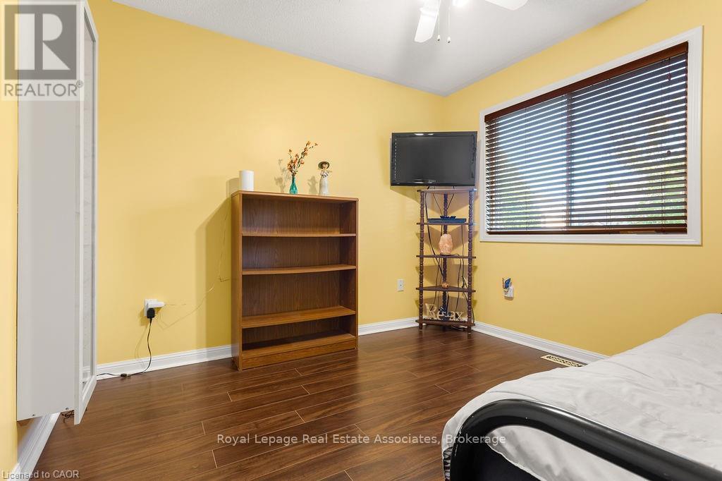 2221 Bluegrass Lane, Burlington, Ontario  L7L 6L5 - Photo 13 - W12477399