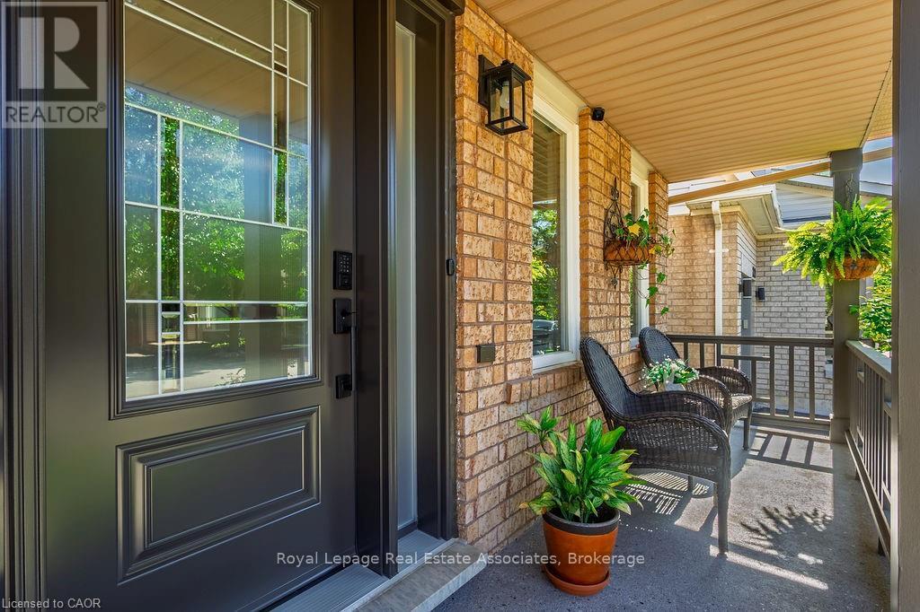 2221 Bluegrass Lane, Burlington, Ontario  L7L 6L5 - Photo 2 - W12477399