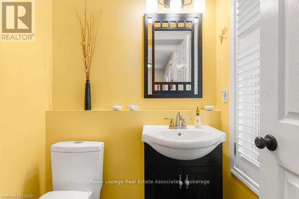 2221 Bluegrass Lane, Burlington, Ontario  L7L 6L5 - Photo 3 - W12477399