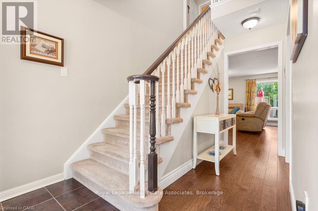 2221 Bluegrass Lane, Burlington, Ontario  L7L 6L5 - Photo 4 - W12477399