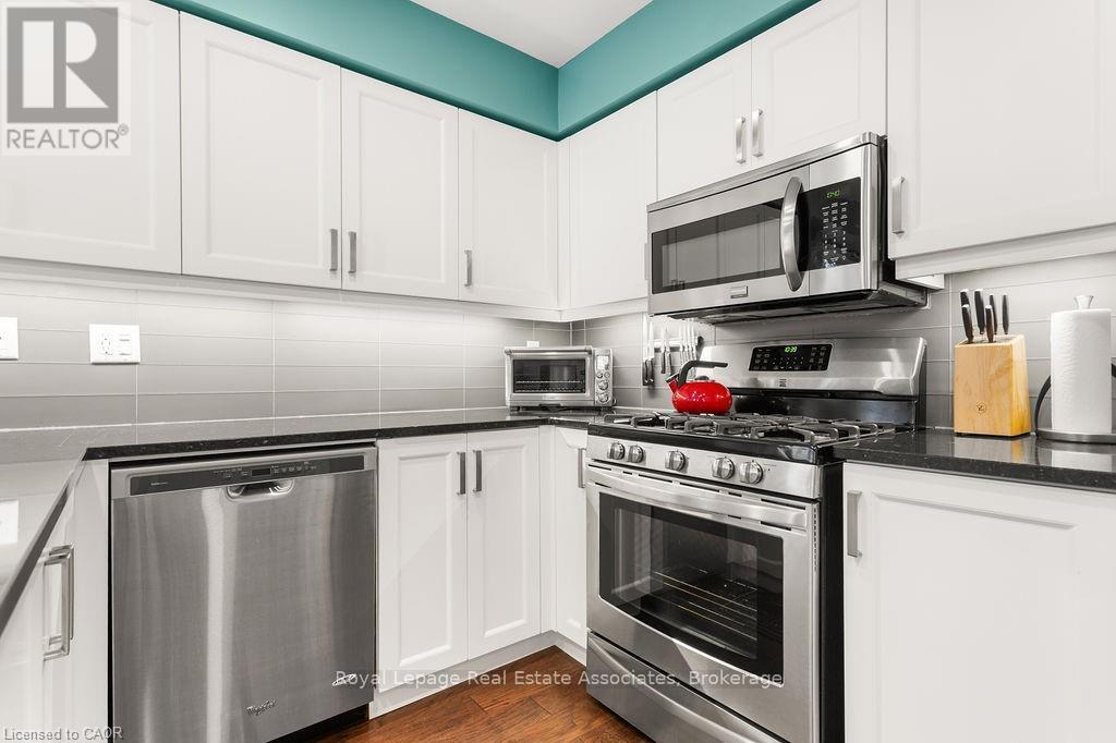 2221 Bluegrass Lane, Burlington, Ontario  L7L 6L5 - Photo 5 - W12477399